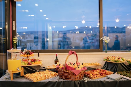 Terrace/patio. Brosse Garden Hotel