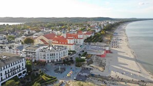 A coastal town with historic buildings, a central square, and a beach. - Quiet and yet centrally located in Binz (Binz)