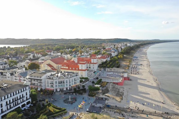 A coastal town with historic buildings, a central square, and a beach. - Quiet and yet centrally located in Binz (Binz)