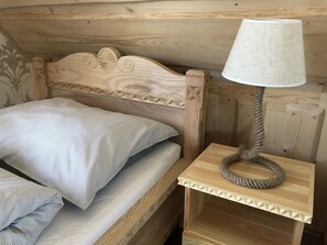 2 bedrooms, iron/ironing board, WiFi
