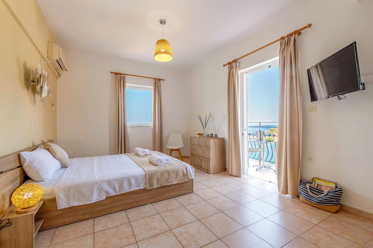 Premium Room, Sea View | 1 bedroom, premium bedding, in-room safe, blackout drapes