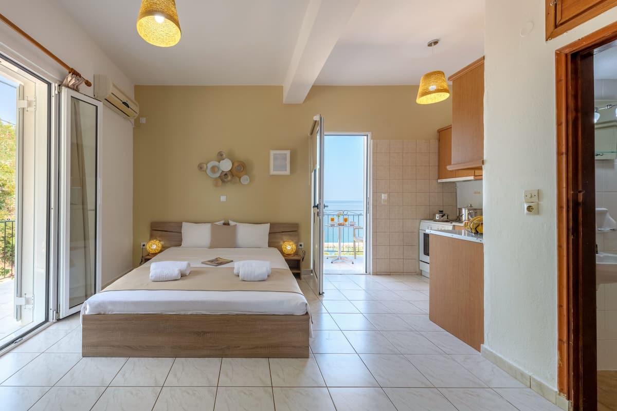 Deluxe Room, Sea View | 1 bedroom, premium bedding, in-room safe, blackout drapes