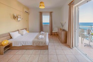 Premium Room, Sea View | Premium bedding, in-room safe, blackout curtains, soundproofing - Faro Del Porto (Kefalonia)