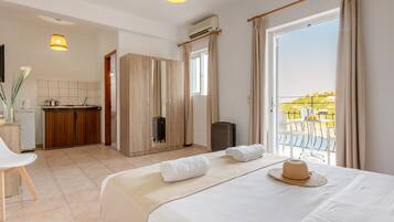 Habitación Premium, vistas al mar | Ropa de cama de alta calidad, caja fuerte, cortinas opacas