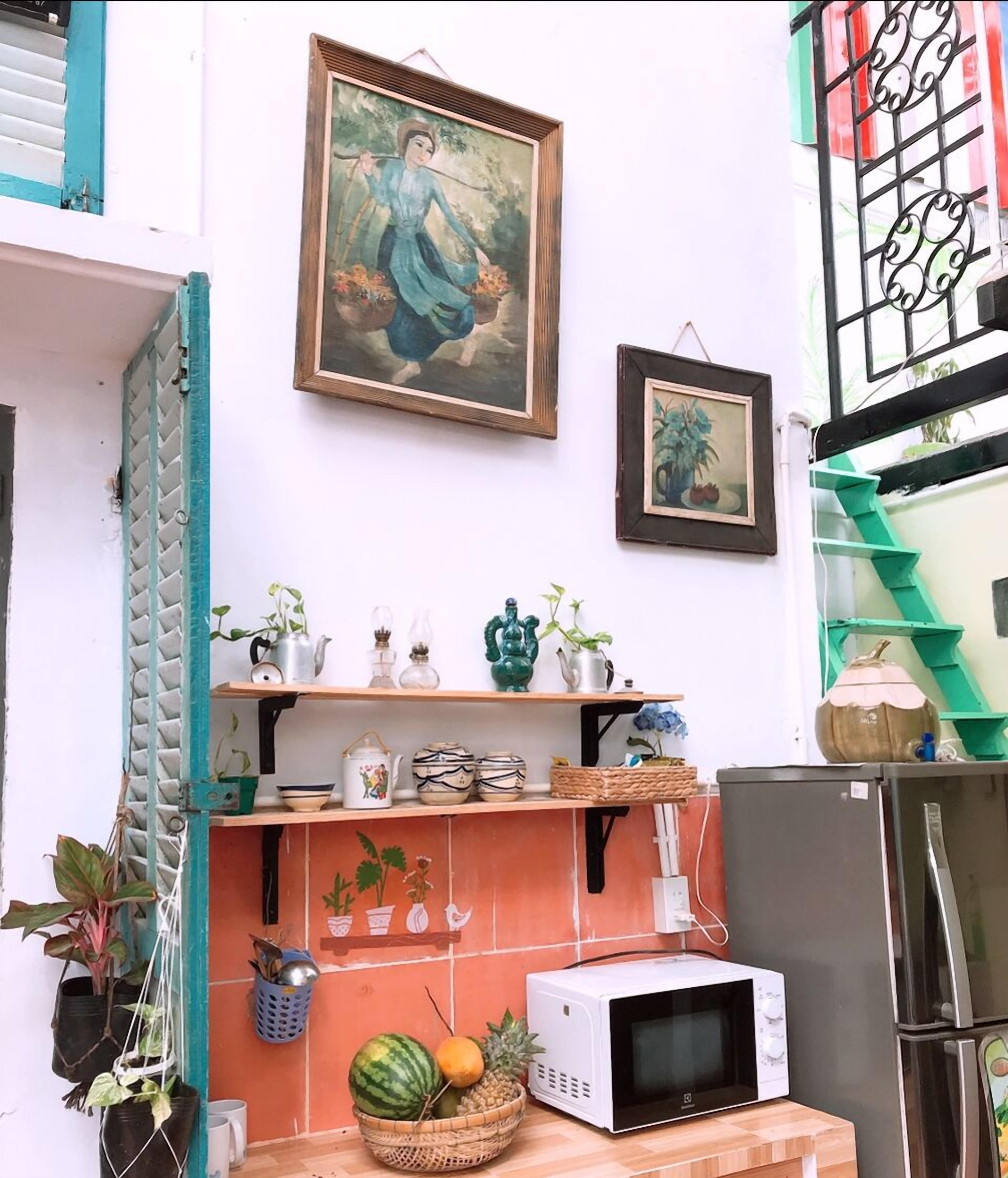 Microwave, stovetop, electric kettle, rice cooker