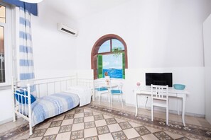 Standard Quadruple Room | In-room safe, desk, free WiFi - Napoli Experience (Naples)