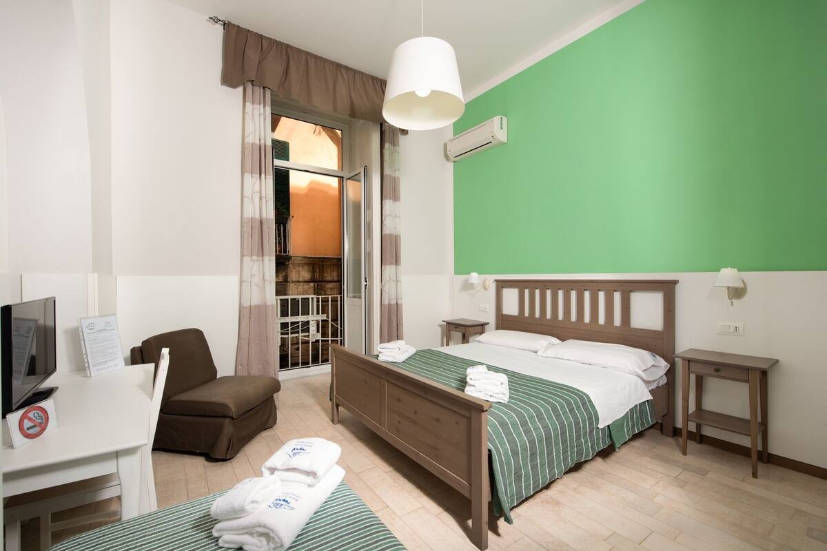 Triple Room, Balcony | In-room safe, desk, WiFi (free)