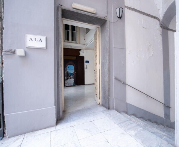 Property entrance - Napoli Experience (Naples)