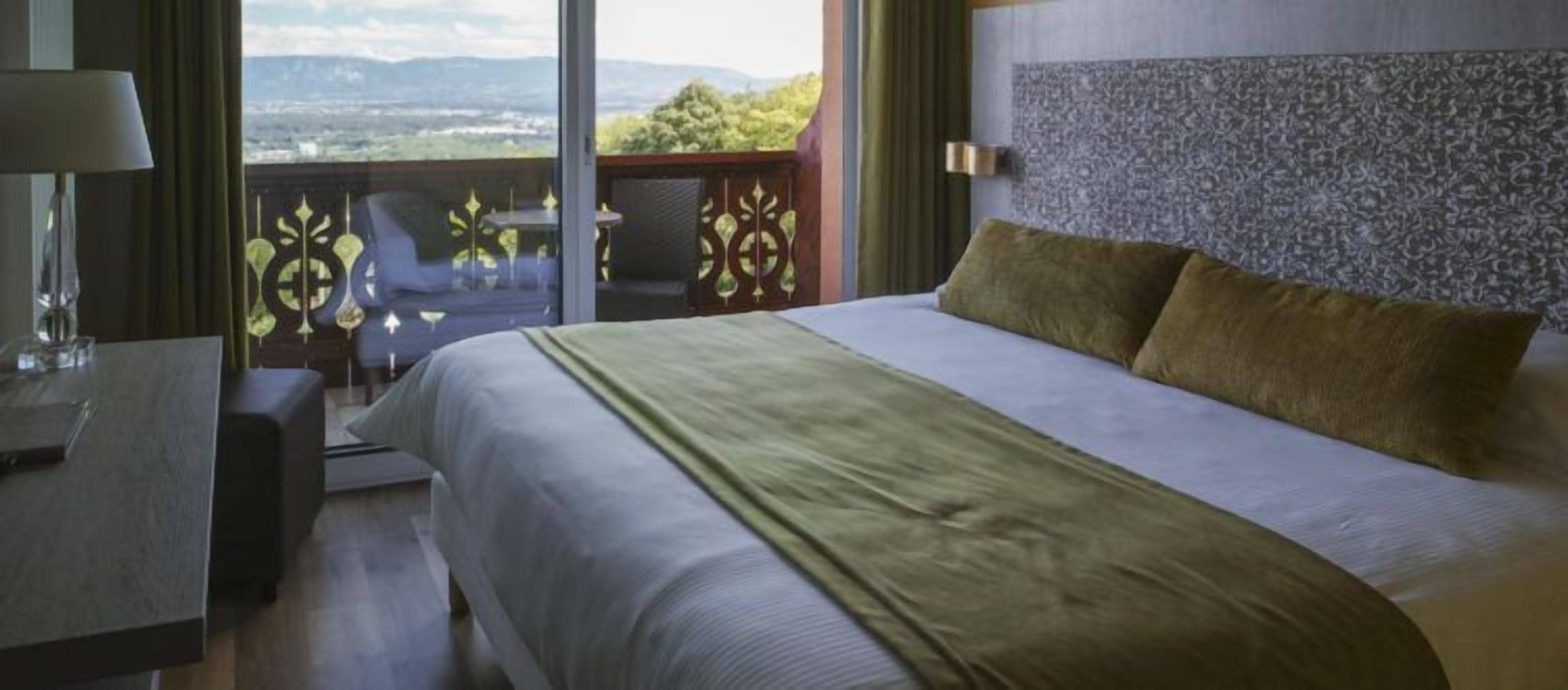 double room | 1 bedroom, in-room safe, desk, blackout curtains