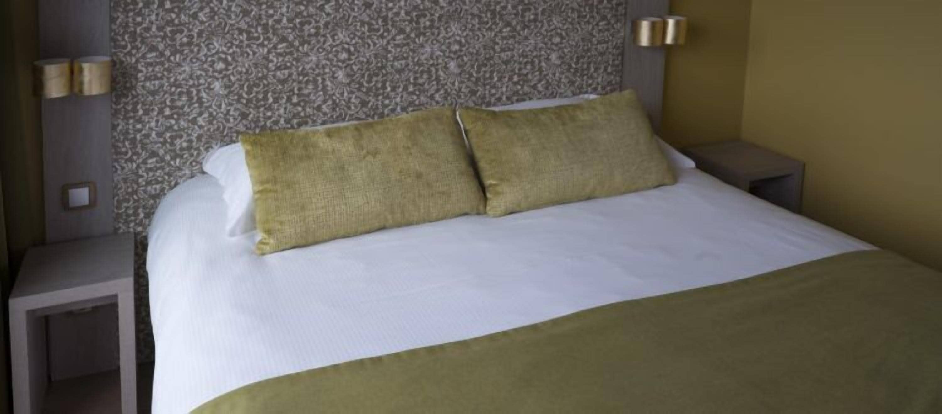 double room | 1 bedroom, in-room safe, desk, blackout curtains