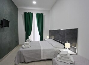 Superior Triple Room | Free WiFi - B&B Napolì2 (Naples)