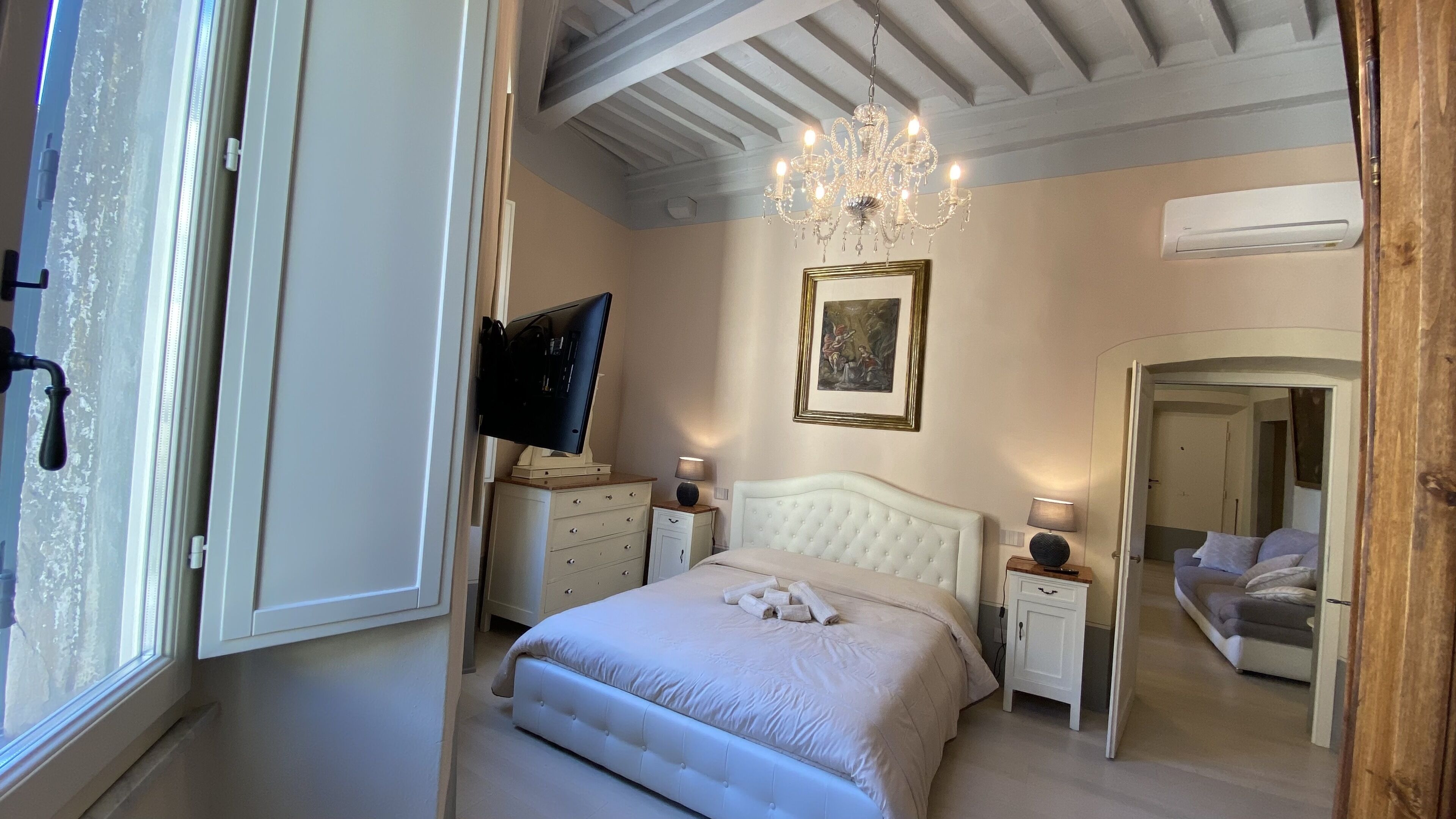 3 chambres, bureau, chambres insonorisées, fer et planche à repasser
