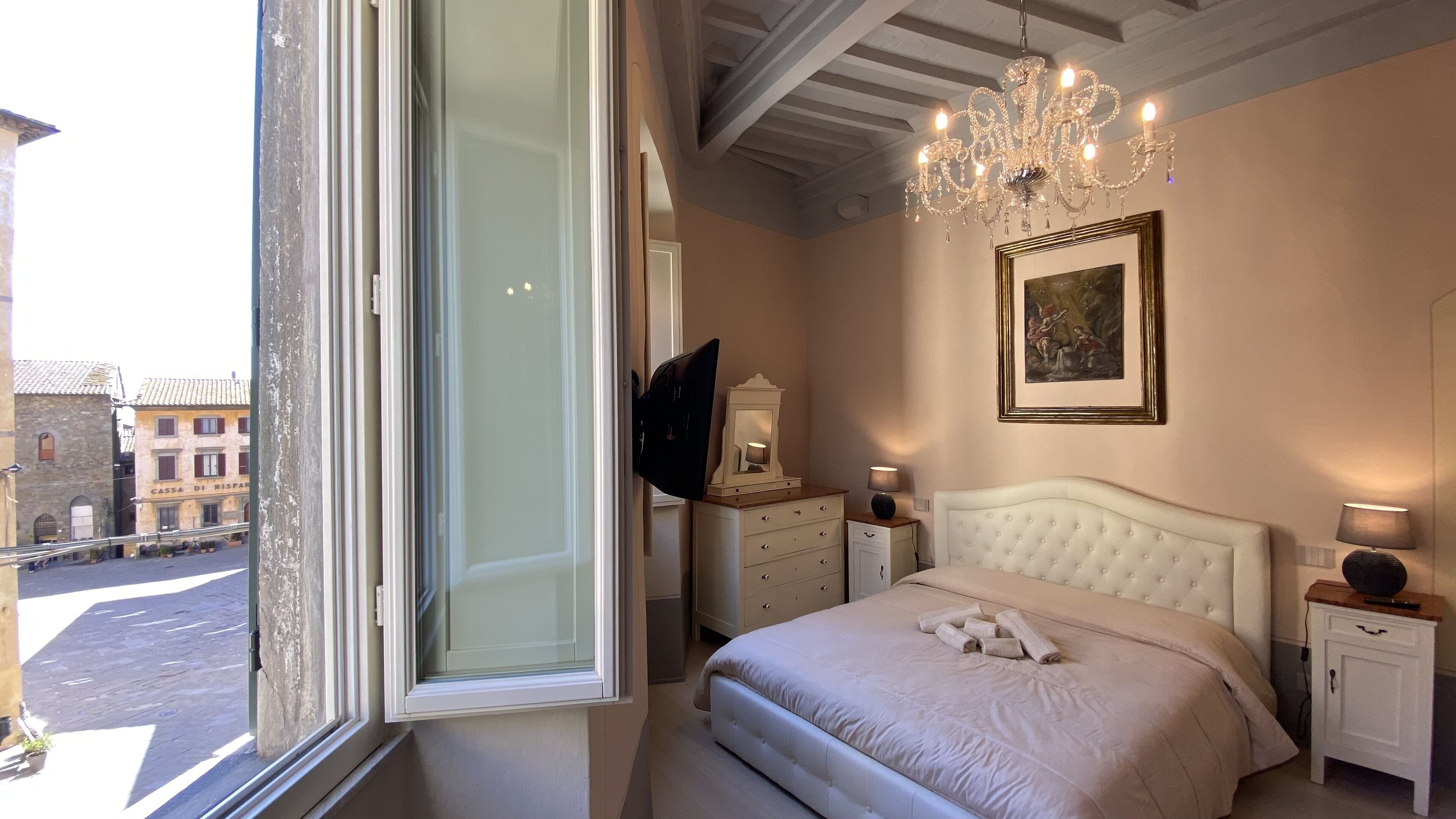 3 chambres, bureau, chambres insonorisées, fer et planche à repasser