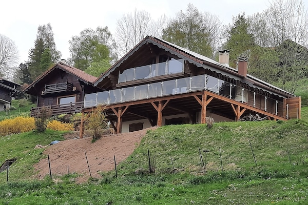 Chalet Les Bouvreuils... Une vue imprenable sur le village de La Bresse!
