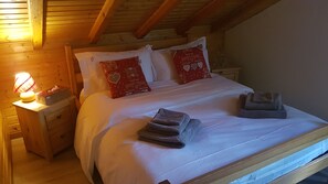 4 bedrooms, iron/ironing board, WiFi
