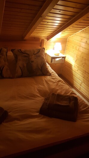 4 bedrooms, iron/ironing board, WiFi