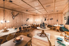 Daily buffet breakfast for a fee - Lux Alp Chalet (Warth)