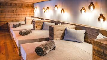 Sauna, steam room