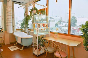 Duplex | Bathroom | Free toiletries, hair dryer, slippers, towels - Langmandi Homestay (Hanoi)