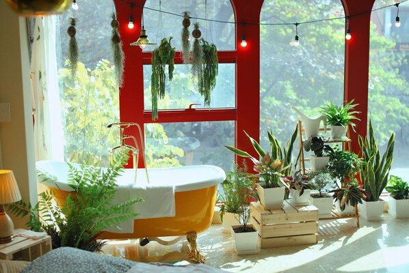 Romantic Studio | Bathroom - Langmandi Homestay (Hanoi)