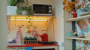 Studio Romantique | Cuisine privée | Réfrigérateur, micro-ondes, plaque de cuisson, bouilloire électrique