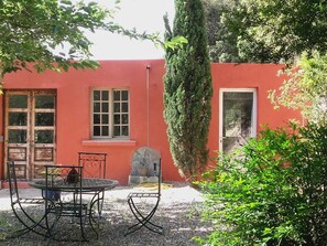 Outdoor dining - 4 km from Saint Florent, Quiet single storey villa, 8 pers. located in Patrimonio (Patrimonio)