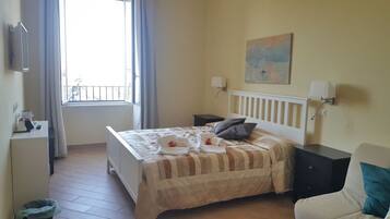 Superior Triple Room, City View (Roma)