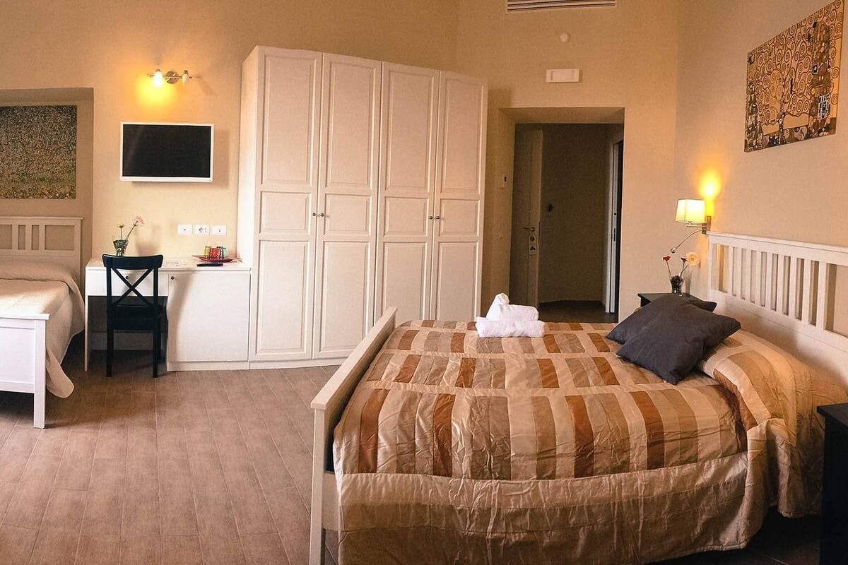 Deluxe Quadruple Room, City View (Bonifacio VIII)