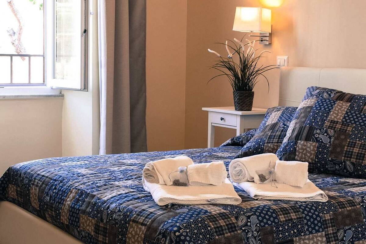 Standard Double Room, City View (Le Mura) | Minibar, in-room safe, desk, laptop workspace