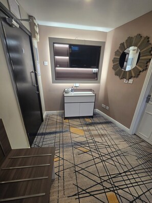 Pillowtop beds, desk, free WiFi, bed sheets - Double Bedroom Studio (Dublin)