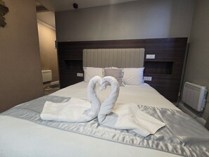 Pillowtop beds, desk, free WiFi, bed sheets