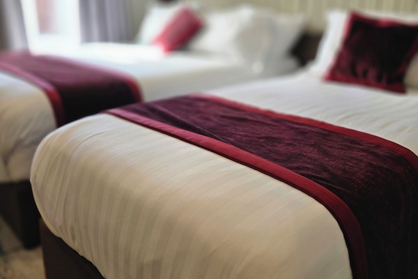 Pillowtop beds, desk, free WiFi, bed sheets