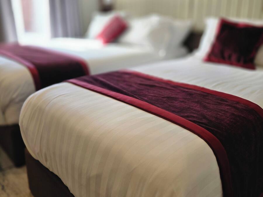 Camas com colchões pillow-top, escrivaninha, Wi-Fi de cortesia