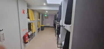 Pillowtop beds, desk, free WiFi, bed sheets