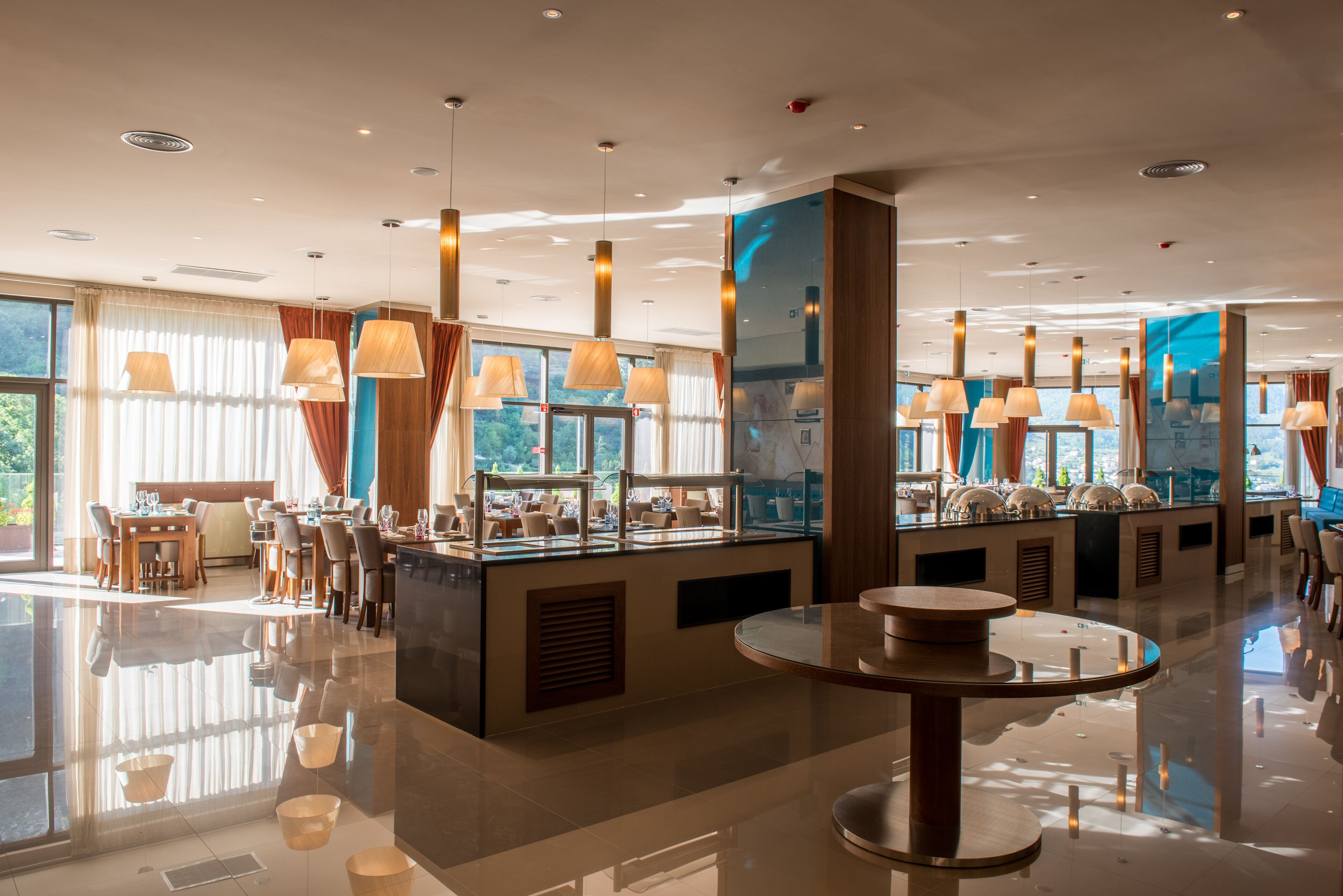 breakfast, lunch and dinner served