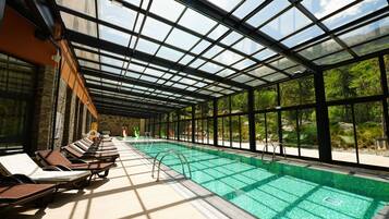 Piscina coperta, piscina all'aperto