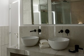 Bathroom - Acropolis Grand Apartment (Athens)