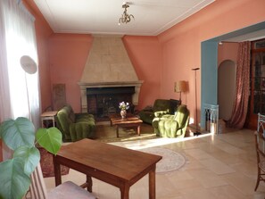 Interior - Spacious villa (220m2) on the heights, near Tour Magne (Nîmes)