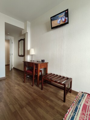 Standard Quadruple Room | Desk, laptop workspace, free WiFi