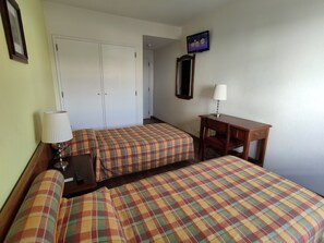 Desk, laptop workspace, free WiFi - Mafra Guest House (Mafra)