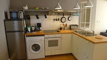 Refrigerador, microondas, horno, placa de cocina