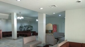 Coin salon dans le hall