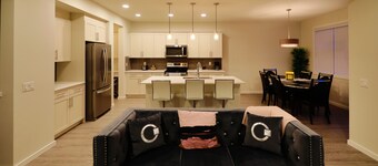 SPACIOUS NEW EXECUTIVE LUXURY HOME AT THE ORCHARDS