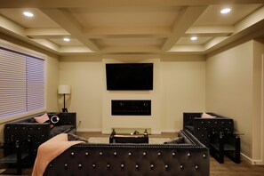 Interior - SPACIOUS NEW EXECUTIVE LUXURY HOME AT THE ORCHARDS (Edmonton)