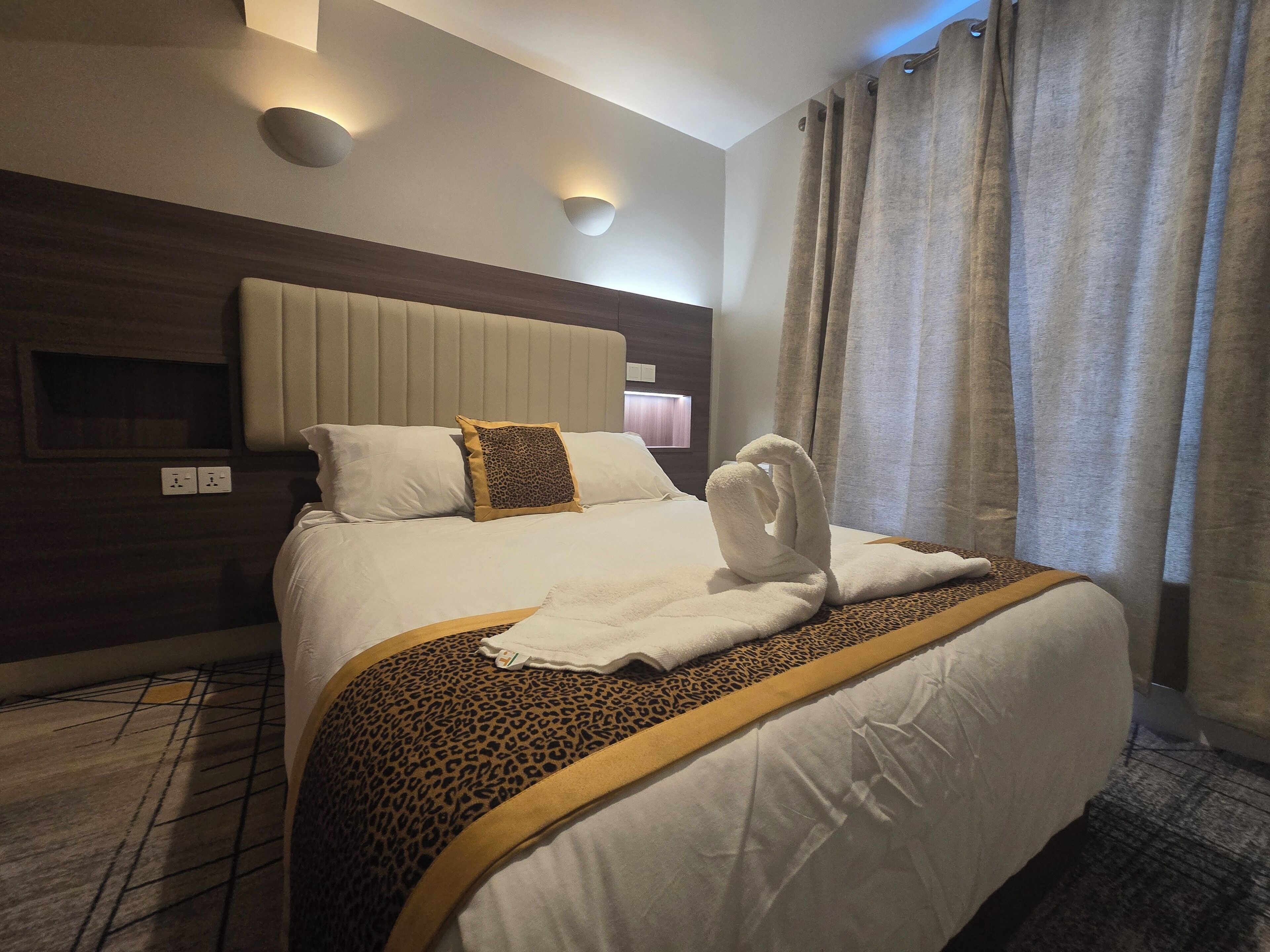 Deluxe Double Room (Room 2) | Free WiFi, bed sheets