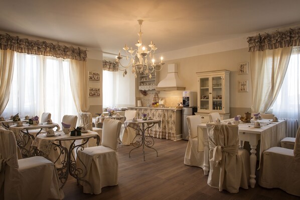 Petit déjeuner buffet compris tous les jours