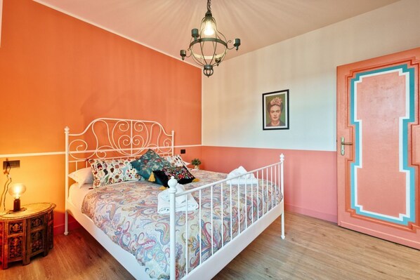 1 slaapkamer, een strijkplank/strijkijzer, wifi, beddengoed