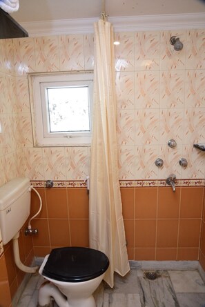 Deluxe Double Room | Bathroom