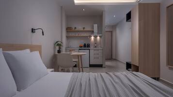 Junior-Suite (Epsilon) | 1 Schlafzimmer, laptopgeeigneter Arbeitsplatz, schallisolierte Zimmer