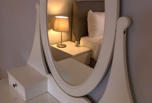 Appartement, 3 chambres | Bureau, système d’insonorisation, fer et planche à repasser